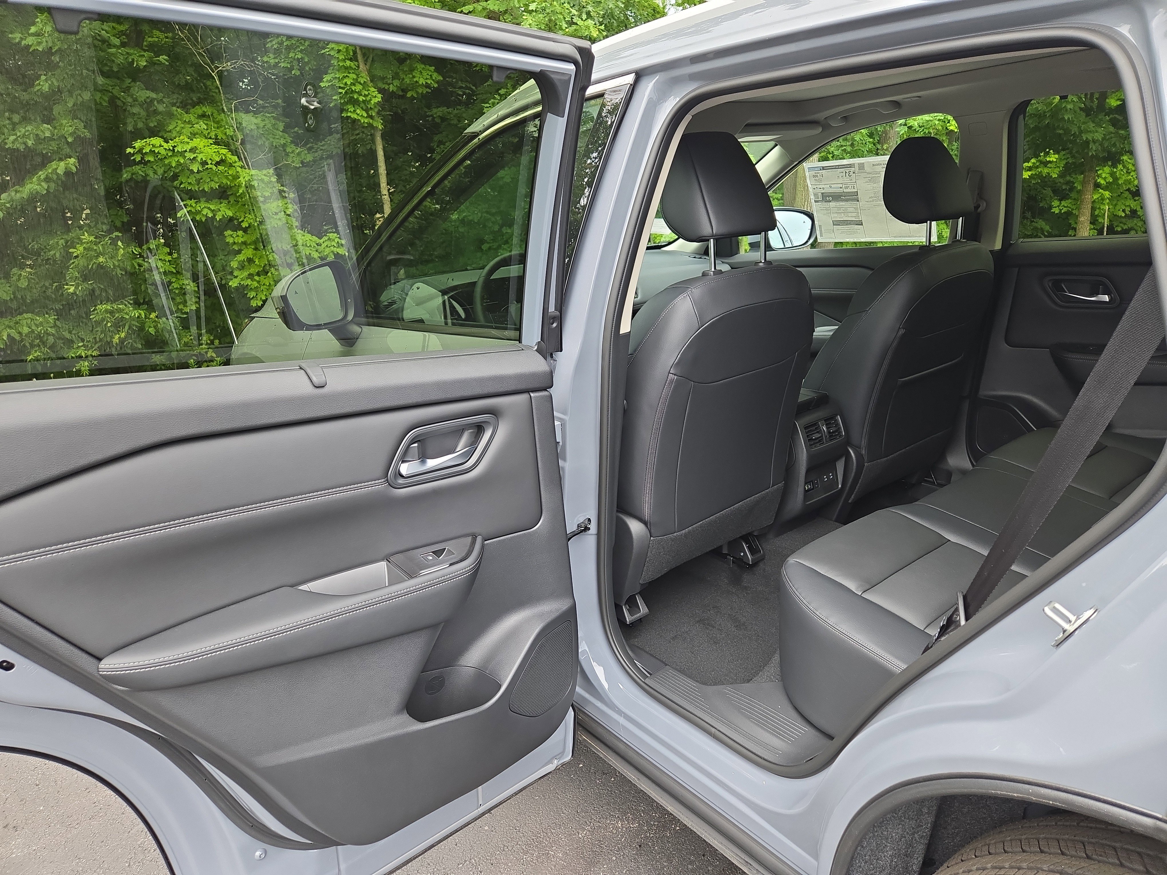 New 2025 Nissan Rogue SL w/ Tech Package image 15