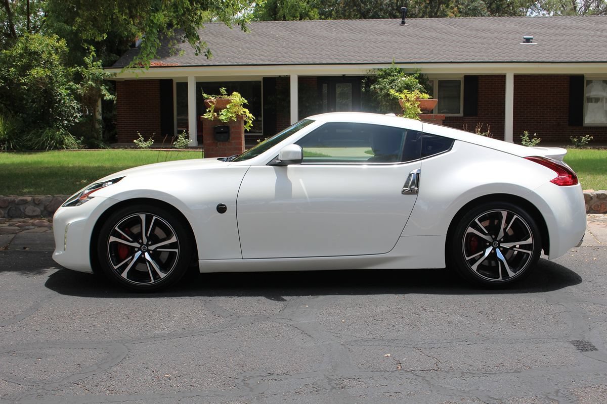 Used 2019 Nissan 370Z Touring Sport RWD image 2