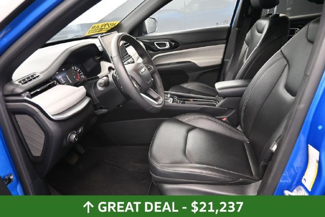 Used 2025 Jeep Compass Limited AWD/4WD image 17