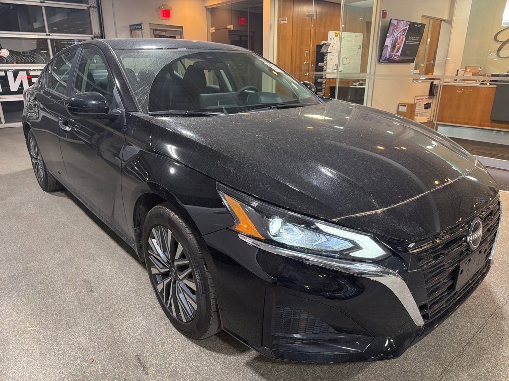 Used 2023 Nissan Altima 2.5 SV w/ SV Premium Package image 6