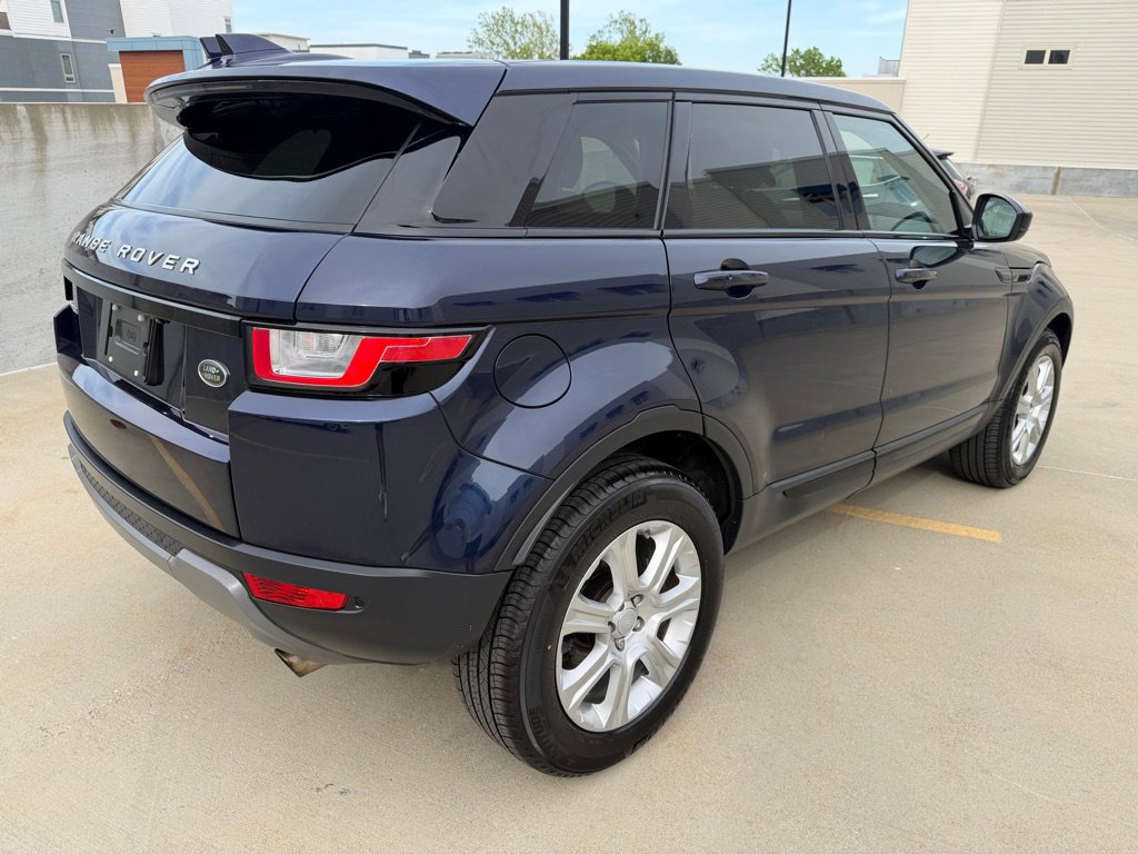 Used 2019 Land Rover Range Rover Evoque SE AWD/4WD image 3