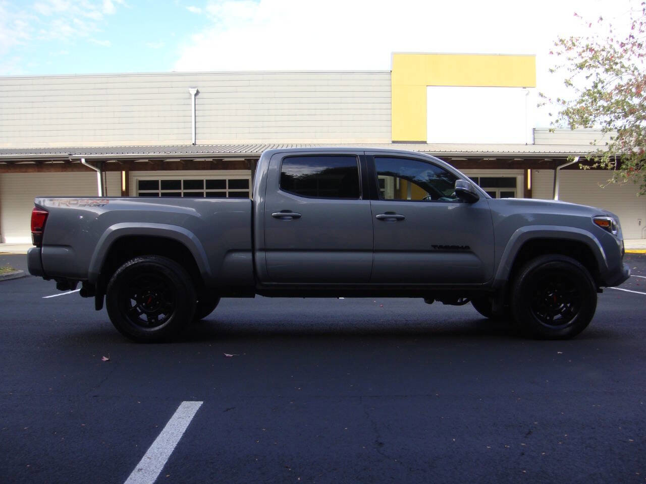 Used 2019 Toyota Tacoma TRD Sport image 8