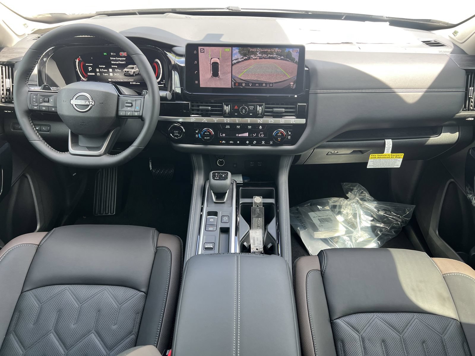 New 2026 Nissan Pathfinder Platinum FWD image 2