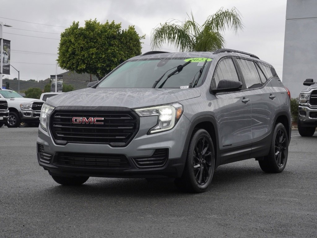 Used 2023 GMC Terrain SLE w/ Elevation Edition image 8