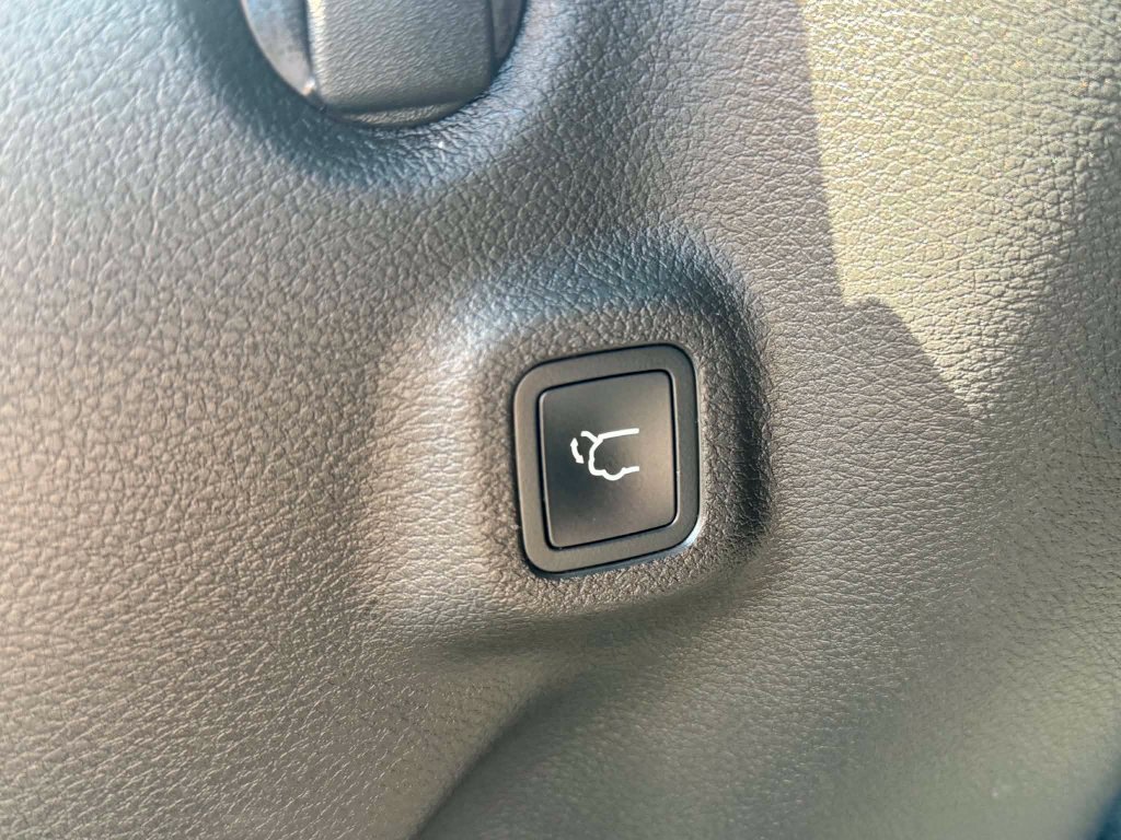 Used 2023 Jeep Compass Latitude w/ Convenience Group AWD/4WD image 18