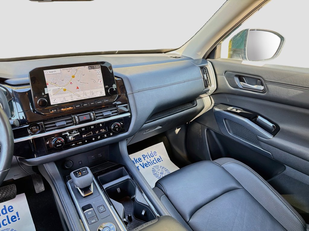 Used 2025 Nissan Pathfinder SL AWD/4WD image 25
