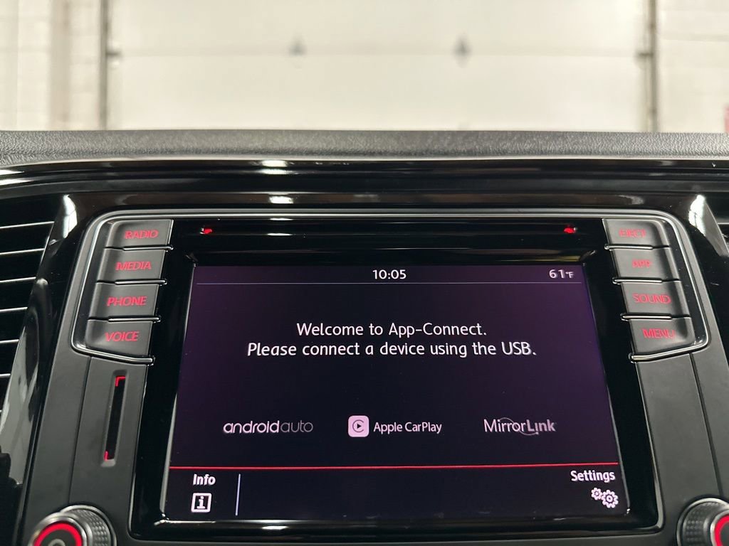 Used 2018 Volkswagen Beetle 2.0T FWD image 31