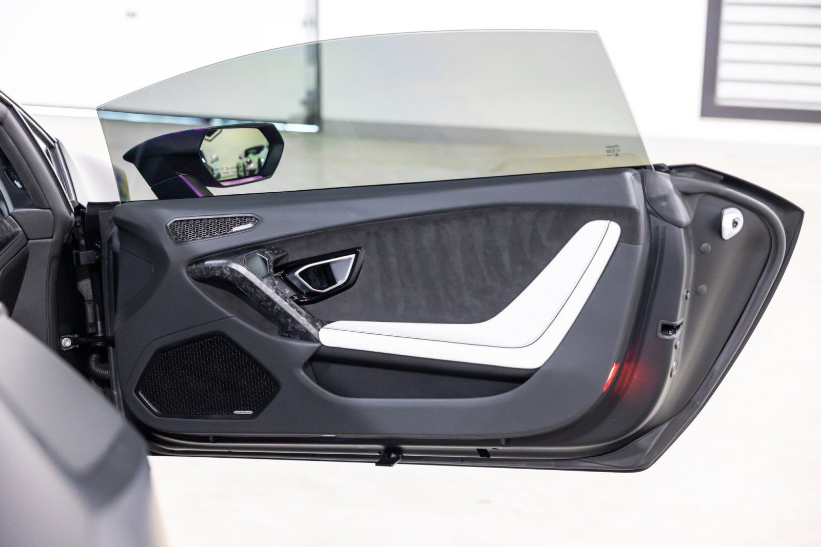 Used 2022 Lamborghini Huracan EVO image 27