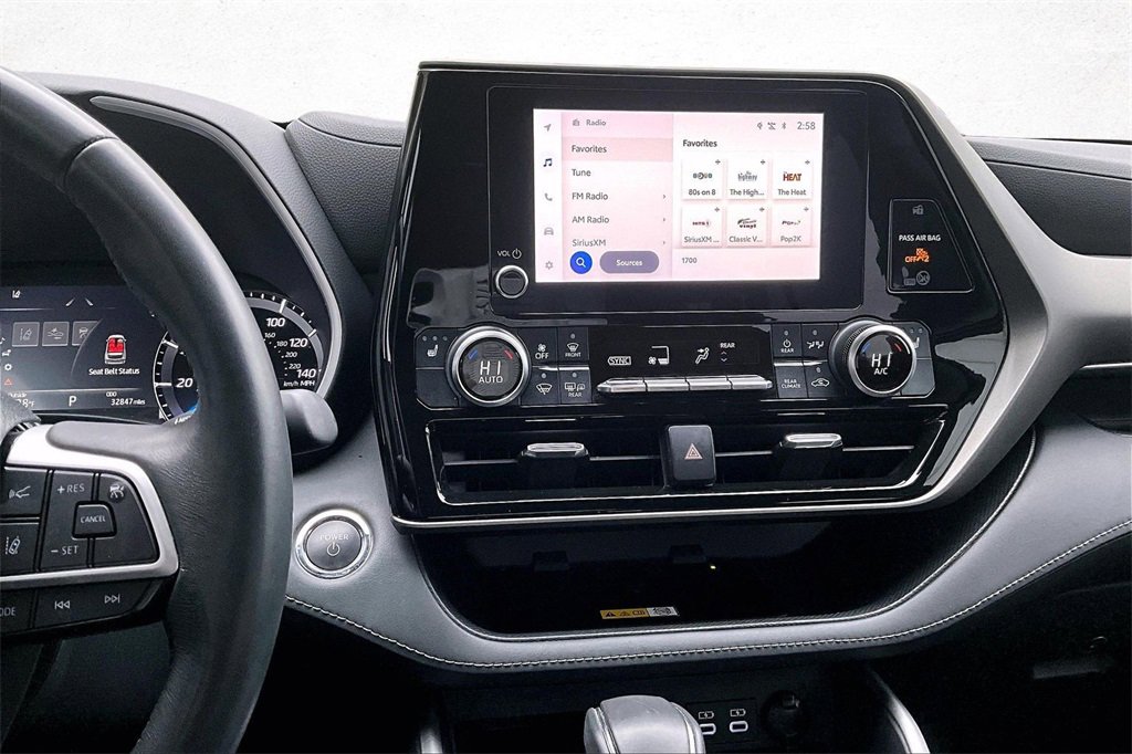 Used 2023 Toyota Highlander XLE image 9