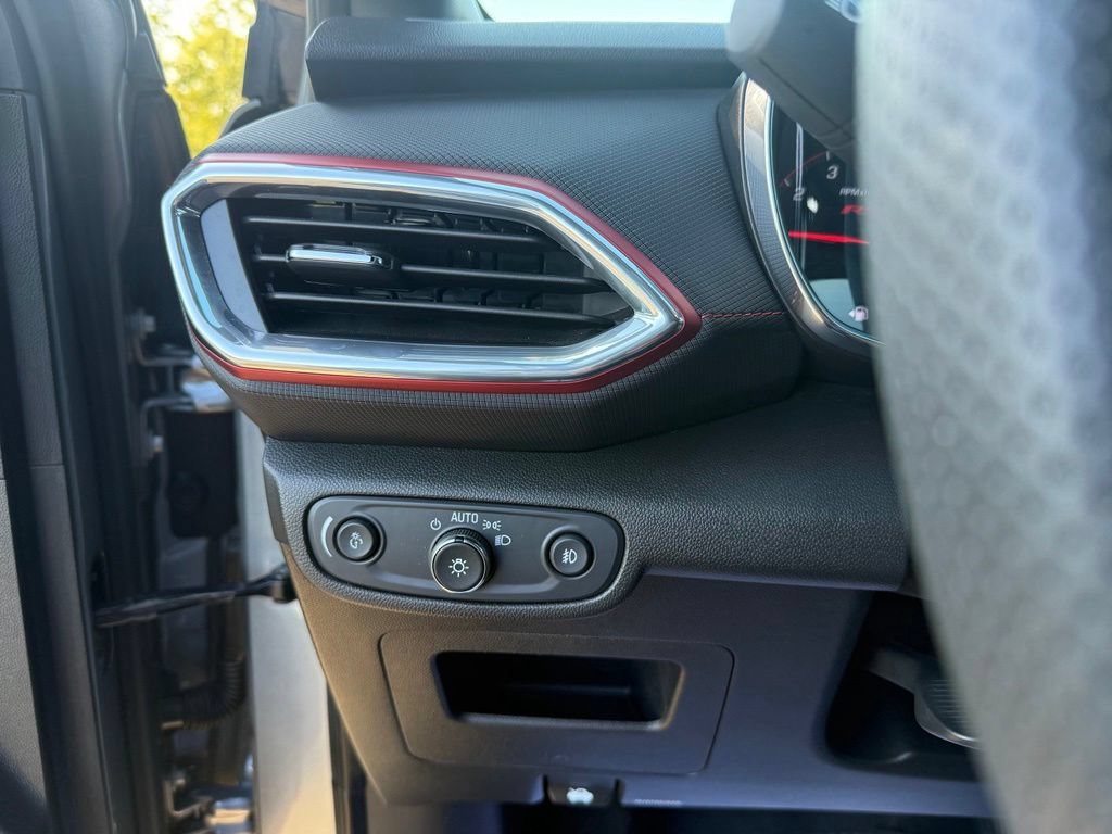 Used 2023 Chevrolet TrailBlazer RS w/ Sun and Liftgate Package AWD/4WD image 37