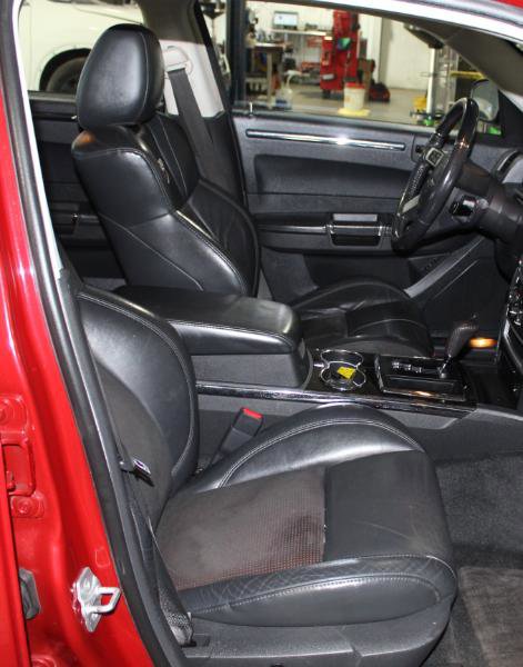 Used 2010 Chrysler 300 S image 27