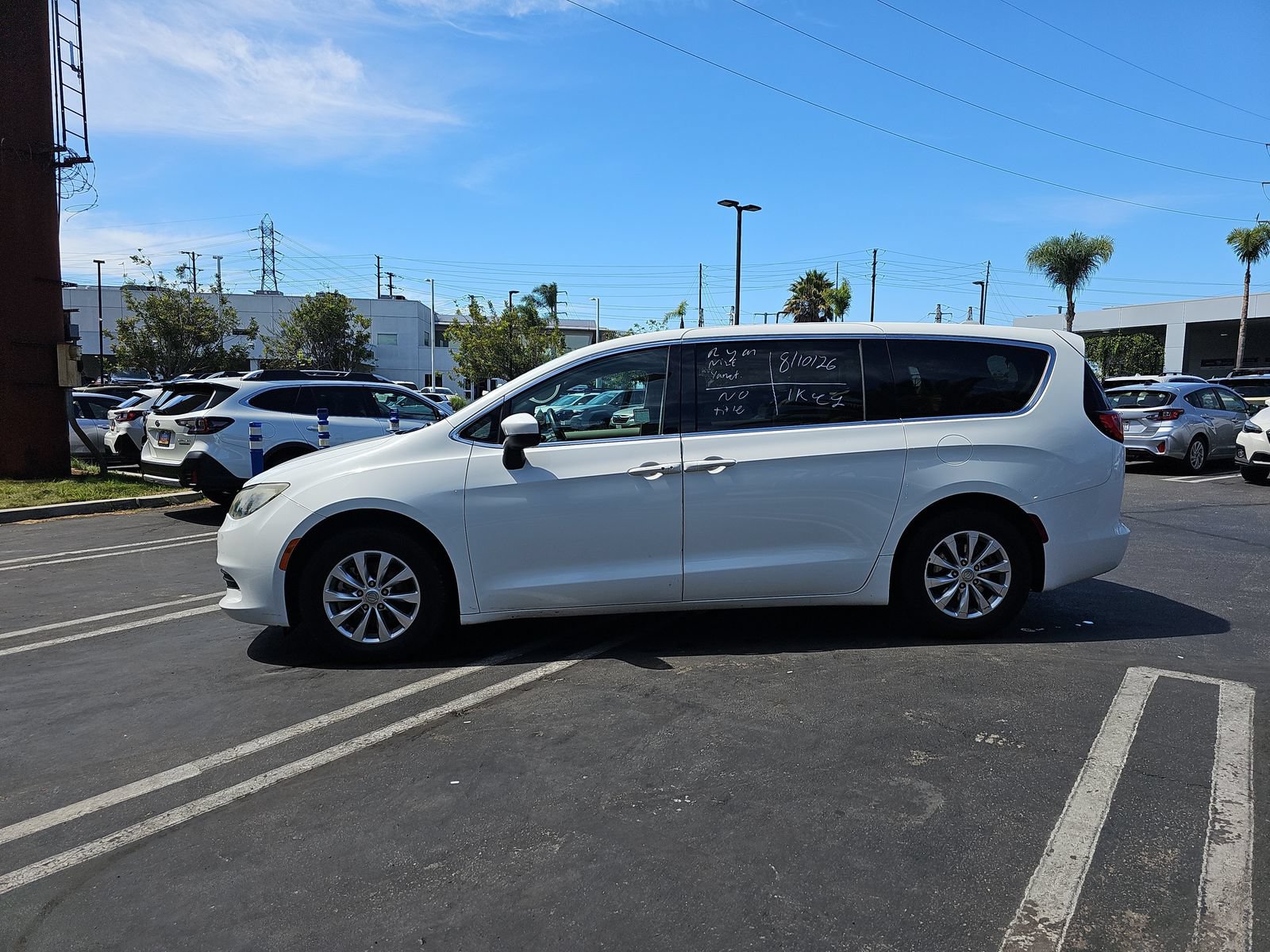 Used 2019 Chrysler Pacifica LX w/ Tire & Wheel Group FWD image 4