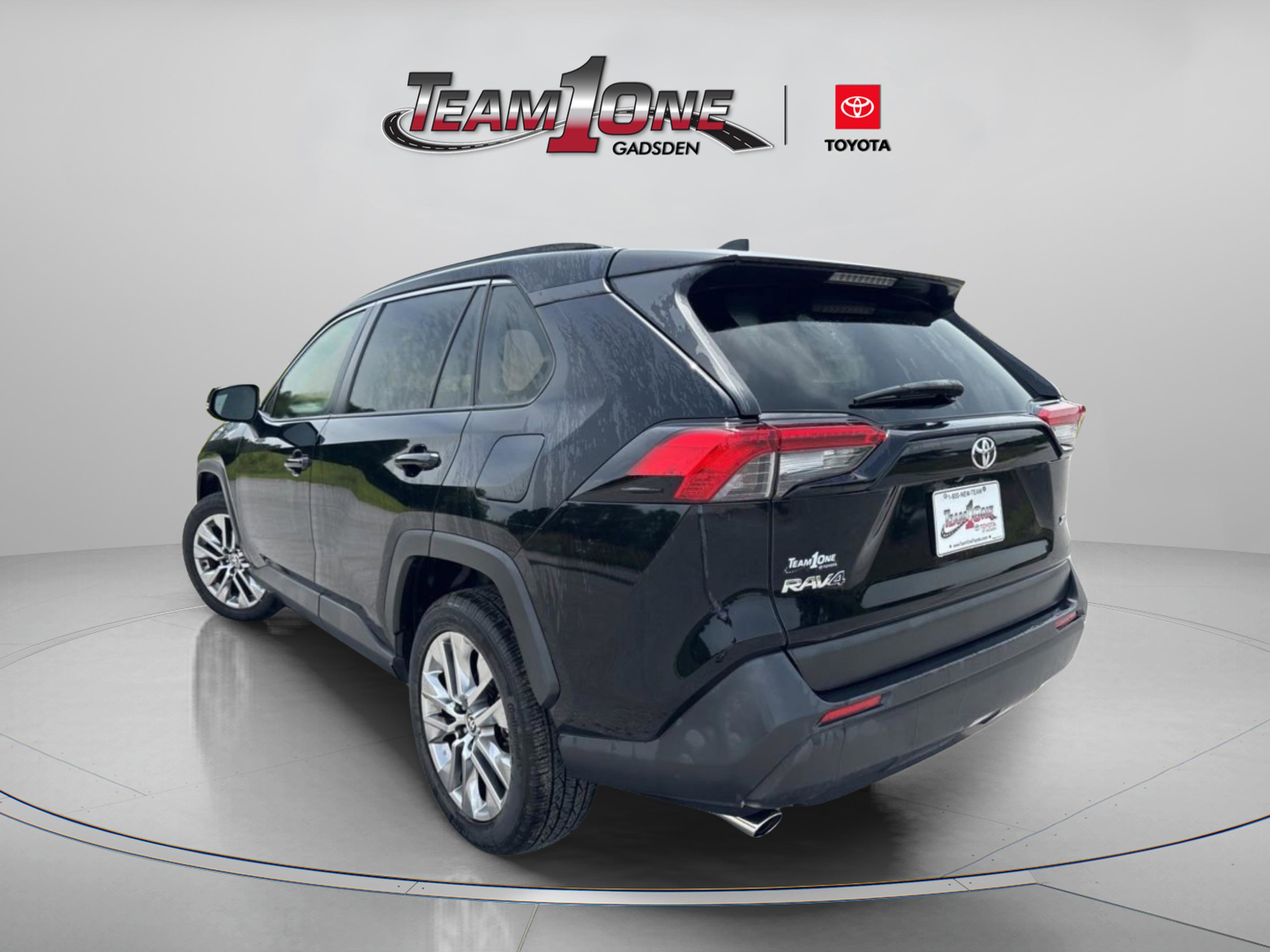 Used 2023 Toyota RAV4 XLE Premium FWD image 8
