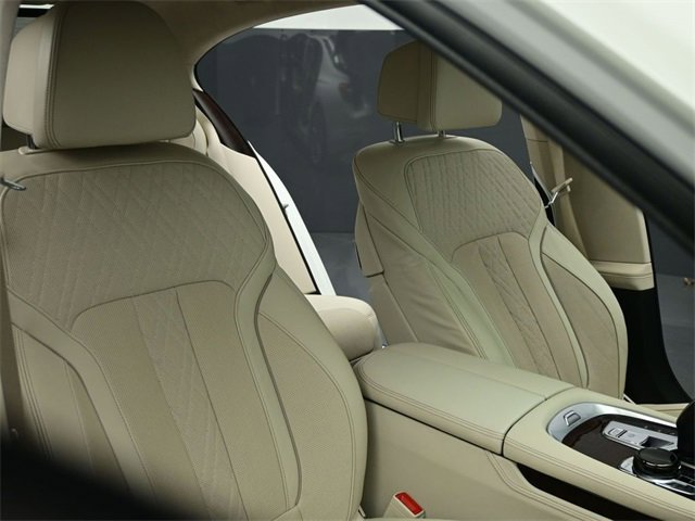 Used 2017 BMW 750i image 28