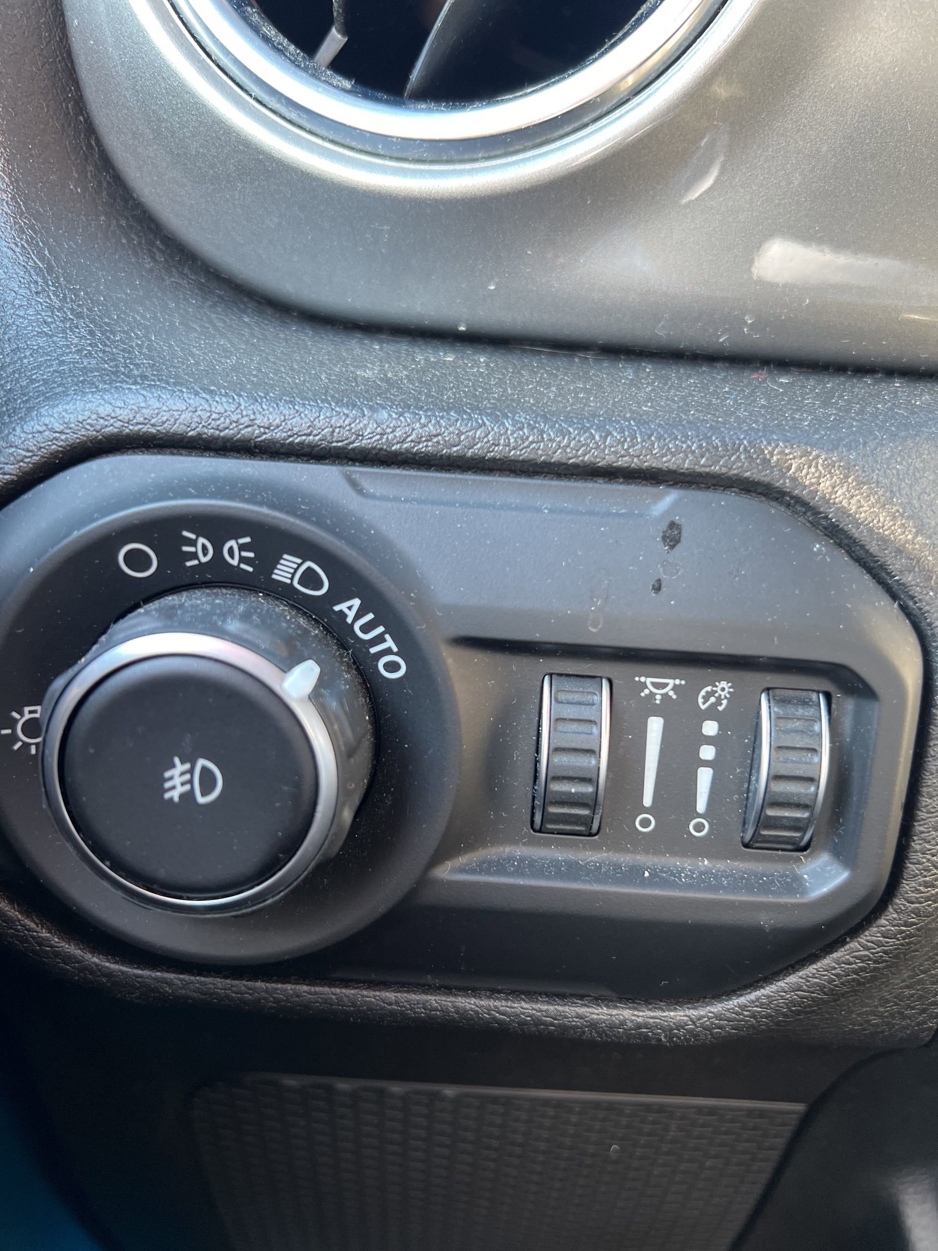 Used 2019 Jeep Wrangler Unlimited Sahara AWD/4WD image 15