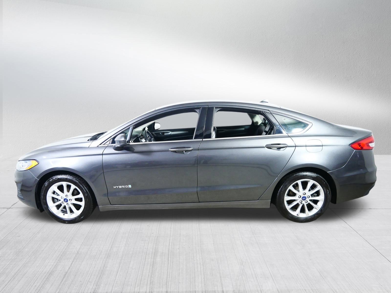 Used 2019 Ford Fusion SE image 4