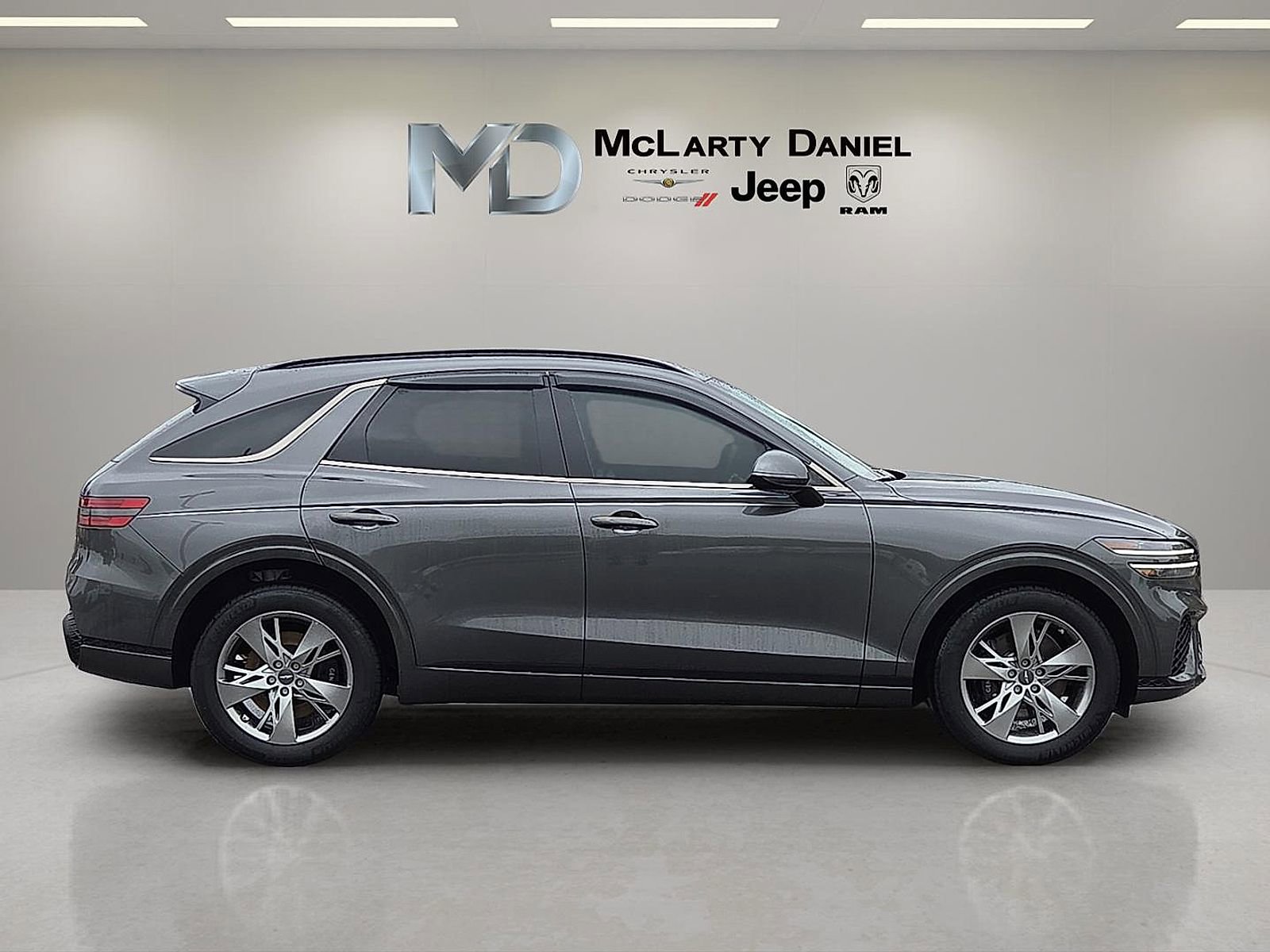 Used 2024 Genesis GV70 3.5T Sport image 6