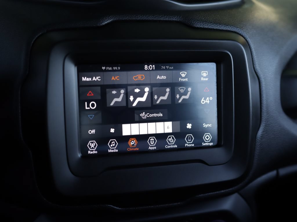 Used 2020 Jeep Renegade Latitude w/ Cold Weather Group AWD/4WD image 13