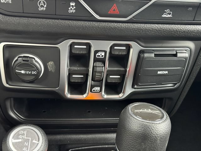 New 2026 Jeep Gladiator Sport AWD/4WD image 36