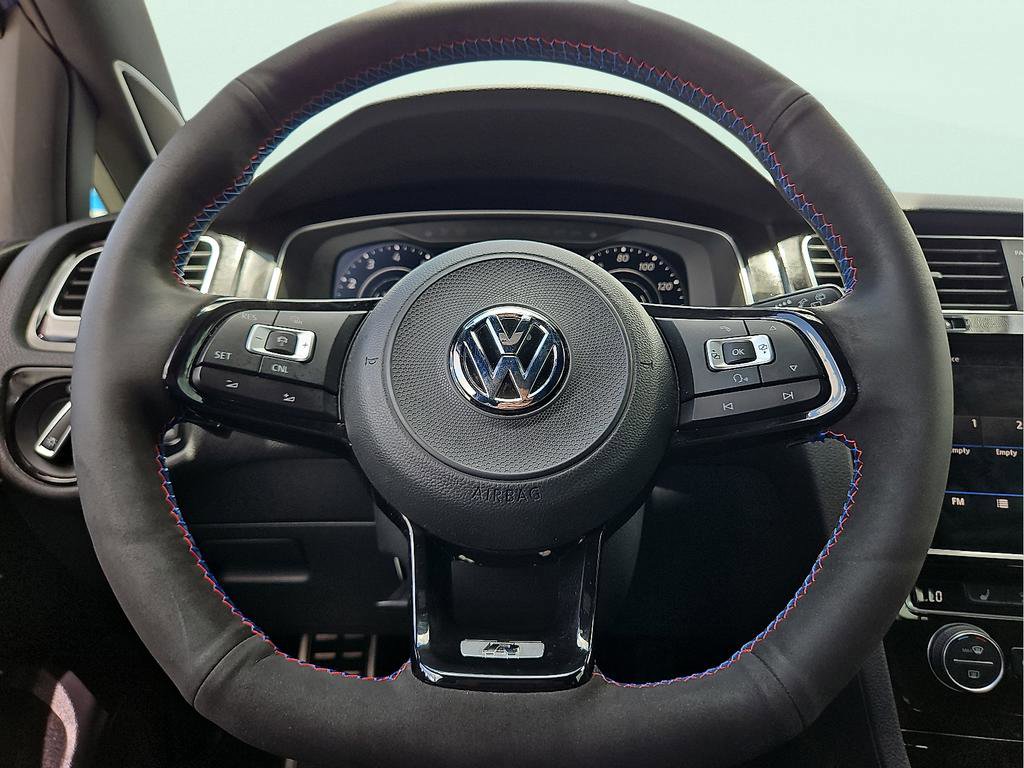Used 2018 Volkswagen Golf R 4-Door AWD/4WD image 17