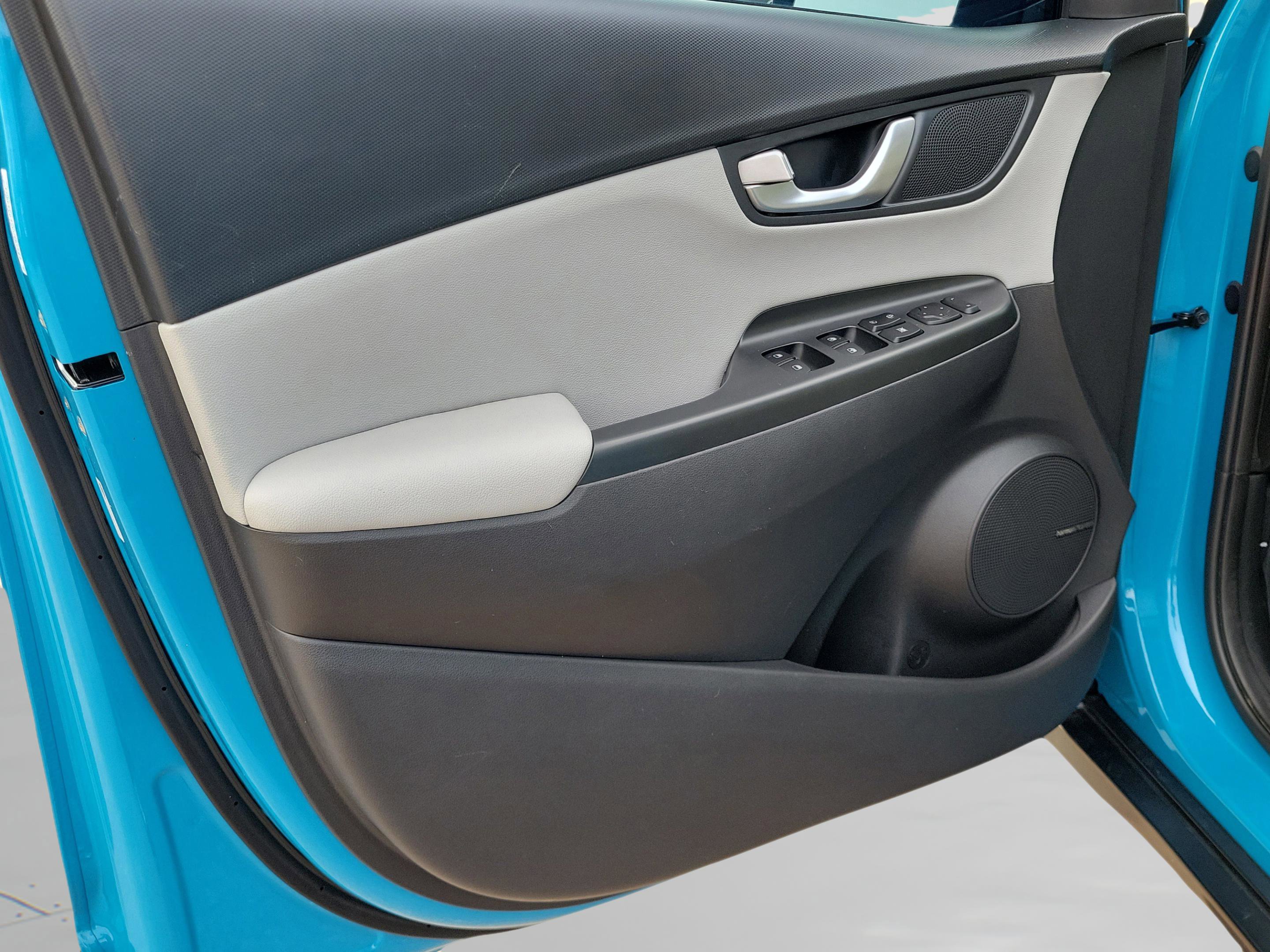 Certified 2023 Hyundai Kona Limited image 18