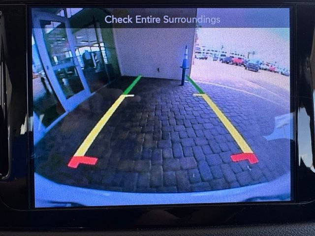Used 2017 Chrysler Pacifica Touring-L FWD image 21