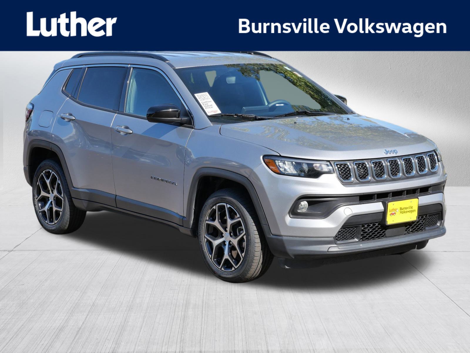Used 2024 Jeep Compass Latitude image 1