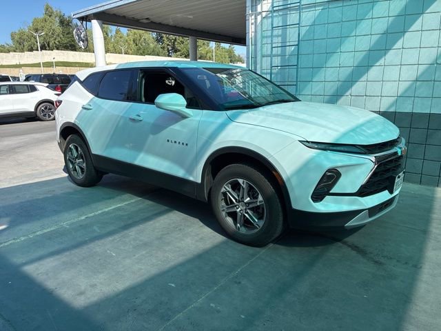 Used 2025 Chevrolet Blazer LT image 2