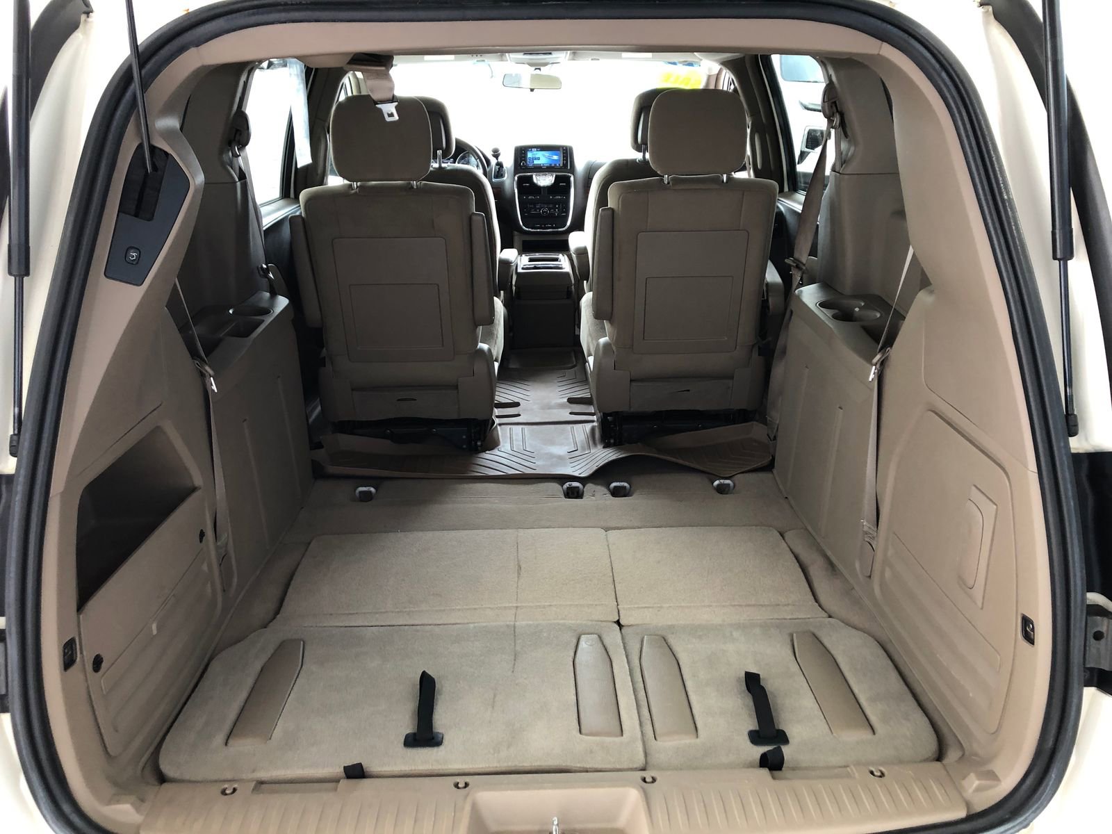 Used 2011 Chrysler Town & Country Touring FWD image 9