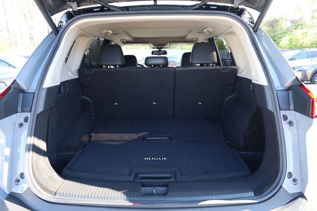 Used 2021 Nissan Rogue Platinum image 6