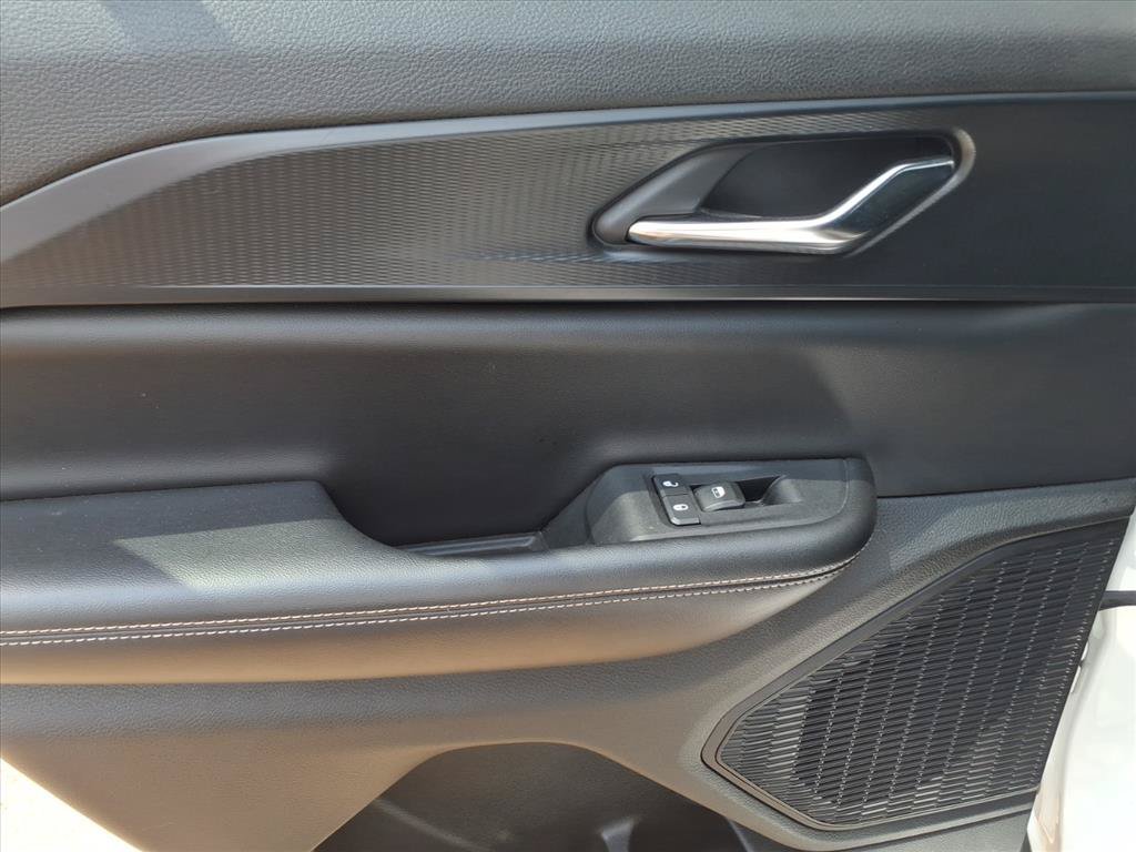 Used 2024 Jeep Grand Cherokee Altitude RWD image 10