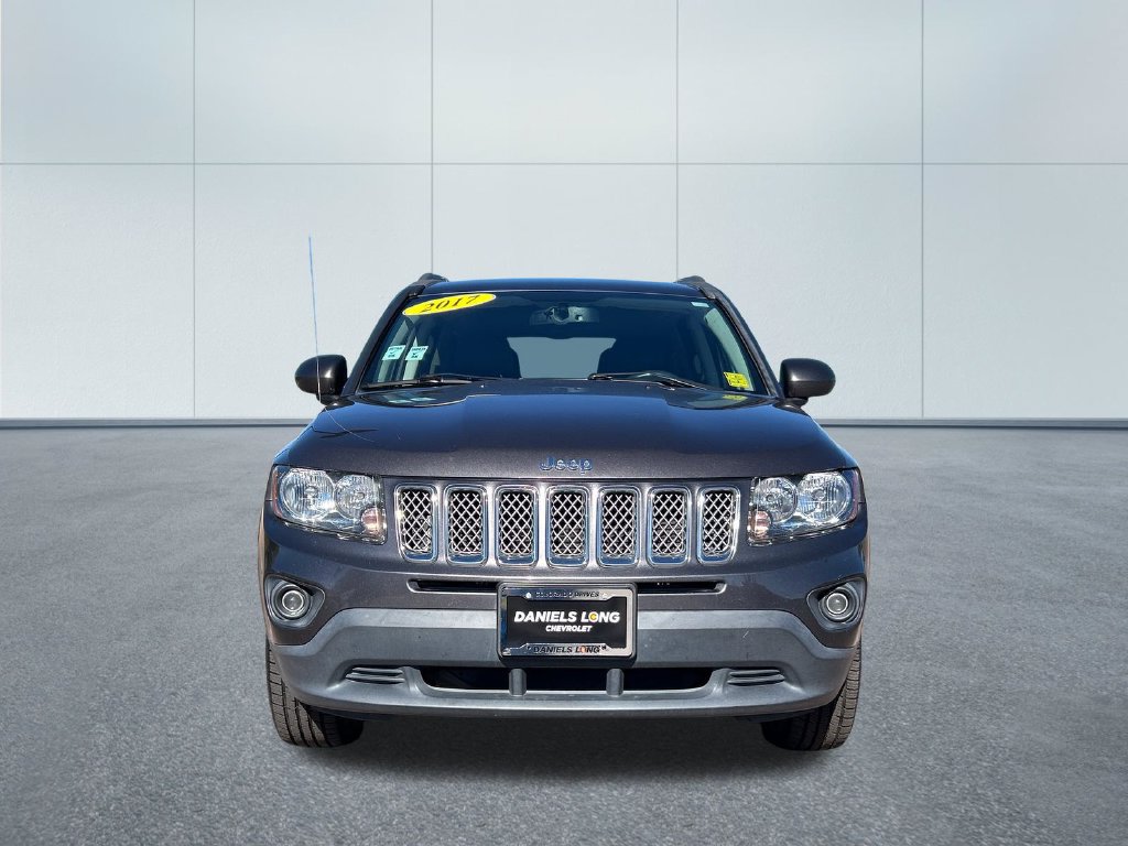 Used 2017 Jeep Compass Latitude AWD/4WD image 3