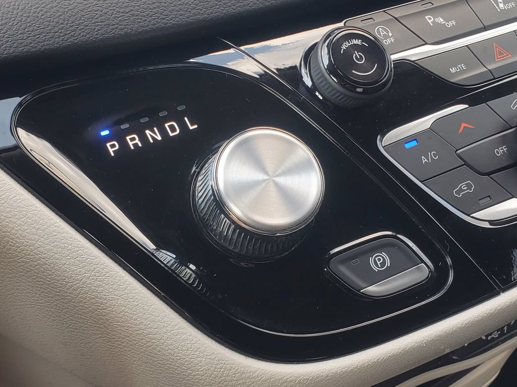 Used 2024 Chrysler Pacifica Touring-L FWD image 22