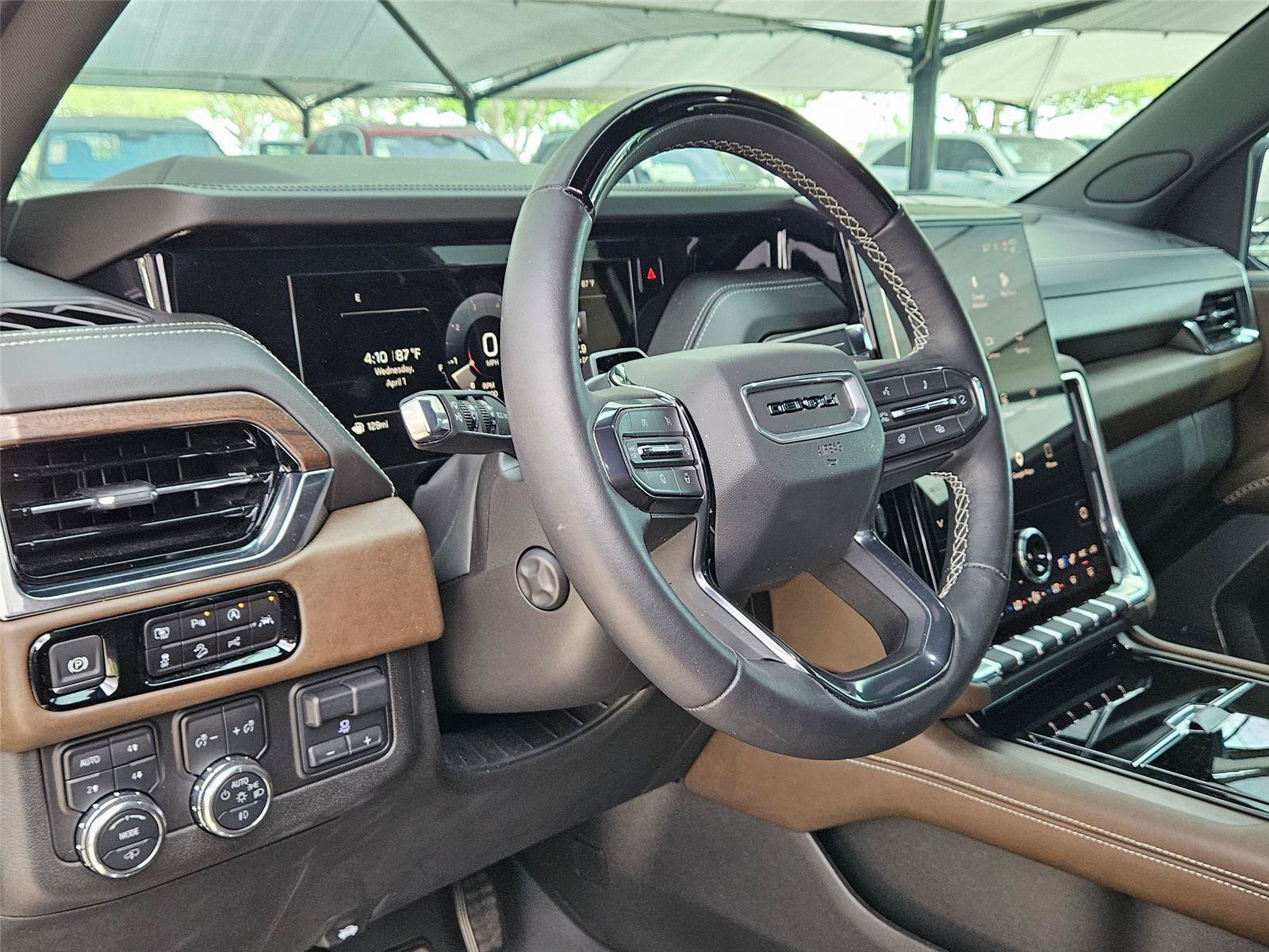 Used 2025 GMC Yukon Denali Ultimate w/ LPO, Floor Liner Package AWD/4WD image 9