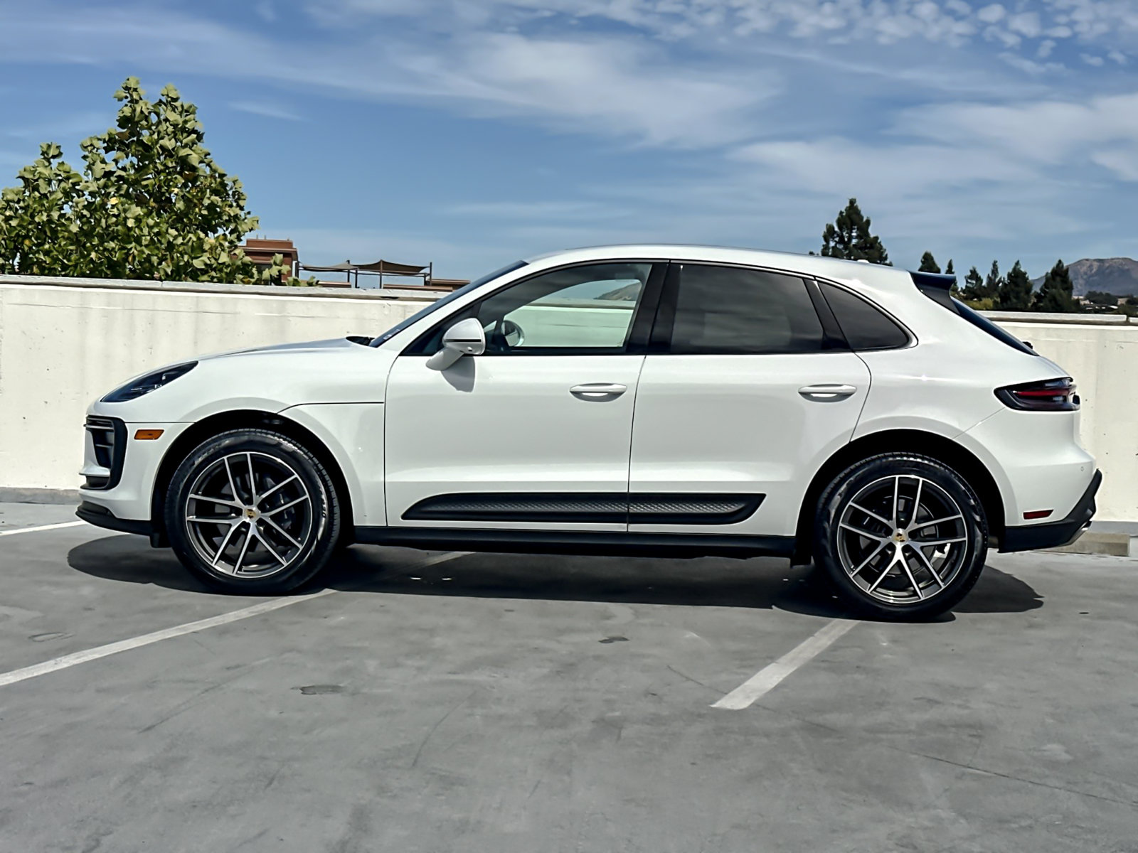 Certified 2026 Porsche Macan AWD/4WD image 3