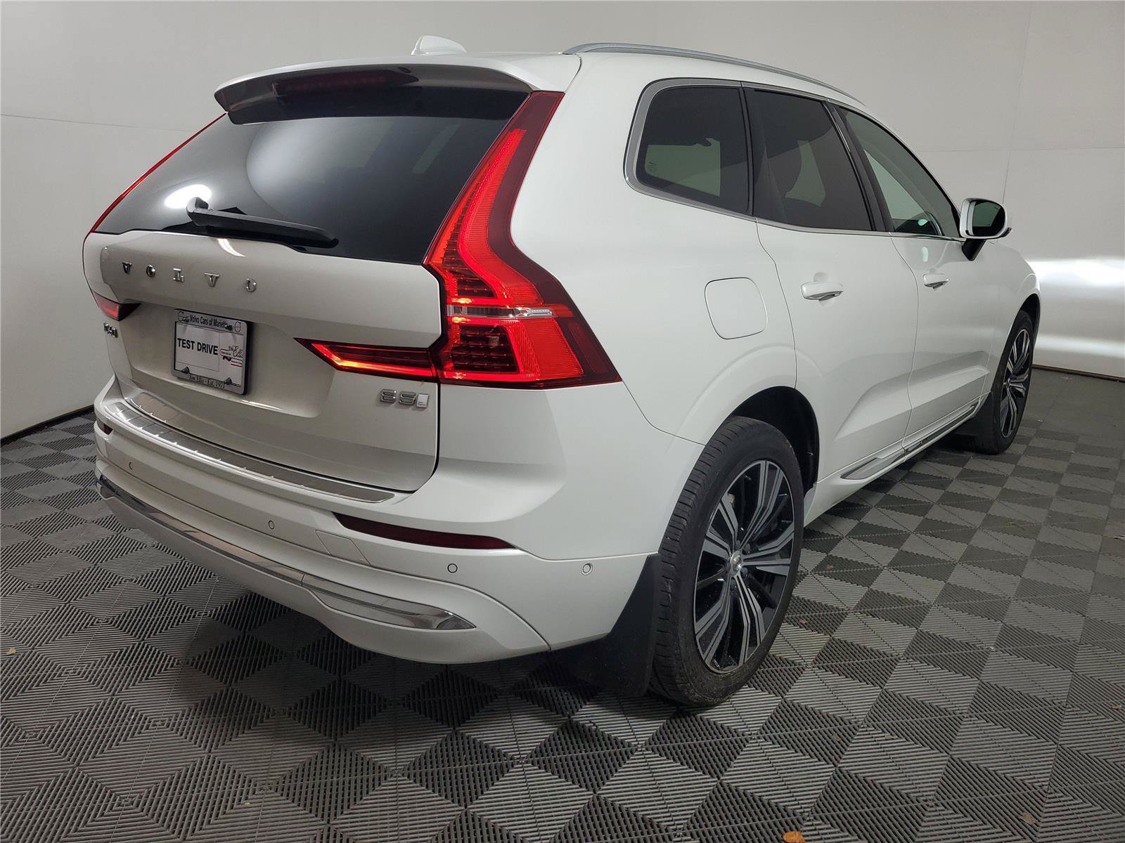 Certified 2023 Volvo XC60 B5 Plus w/ Protection Package Premier FWD image 6
