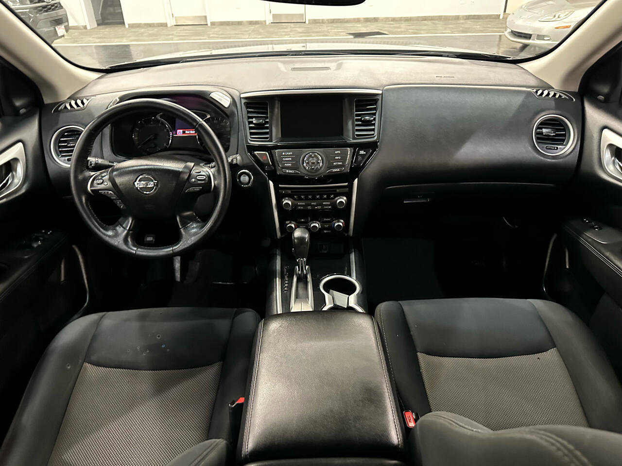 Used 2019 Nissan Pathfinder SV image 31