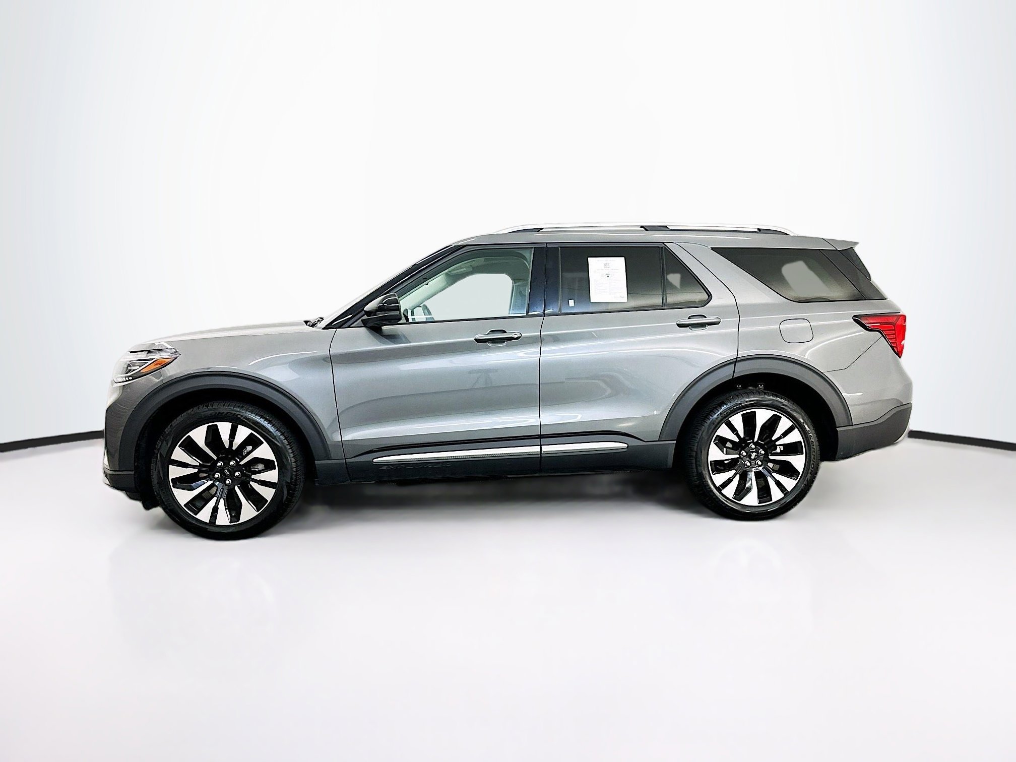 Used 2025 Ford Explorer Platinum w/ LUX Leather Package image 4