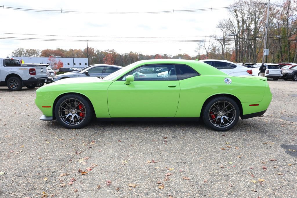Used 2015 Dodge Challenger SRT w/ Technology Group image 2
