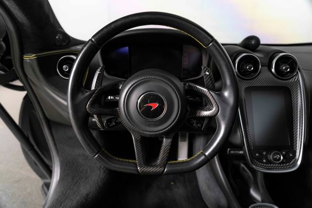 Used 2017 McLaren 570S RWD image 17