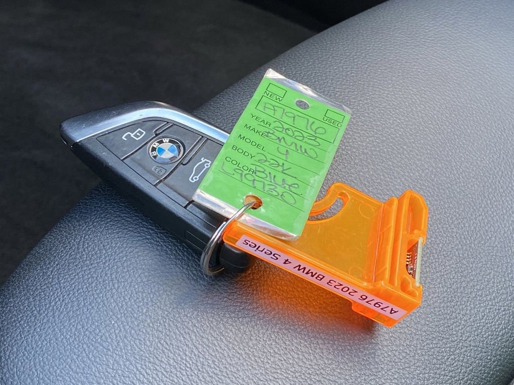 Used 2023 BMW 430i Convertible w/ Premium Package image 31