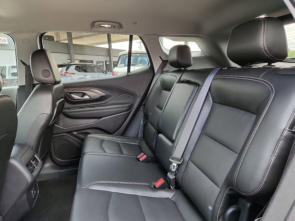 Used 2024 GMC Terrain SLT image 5