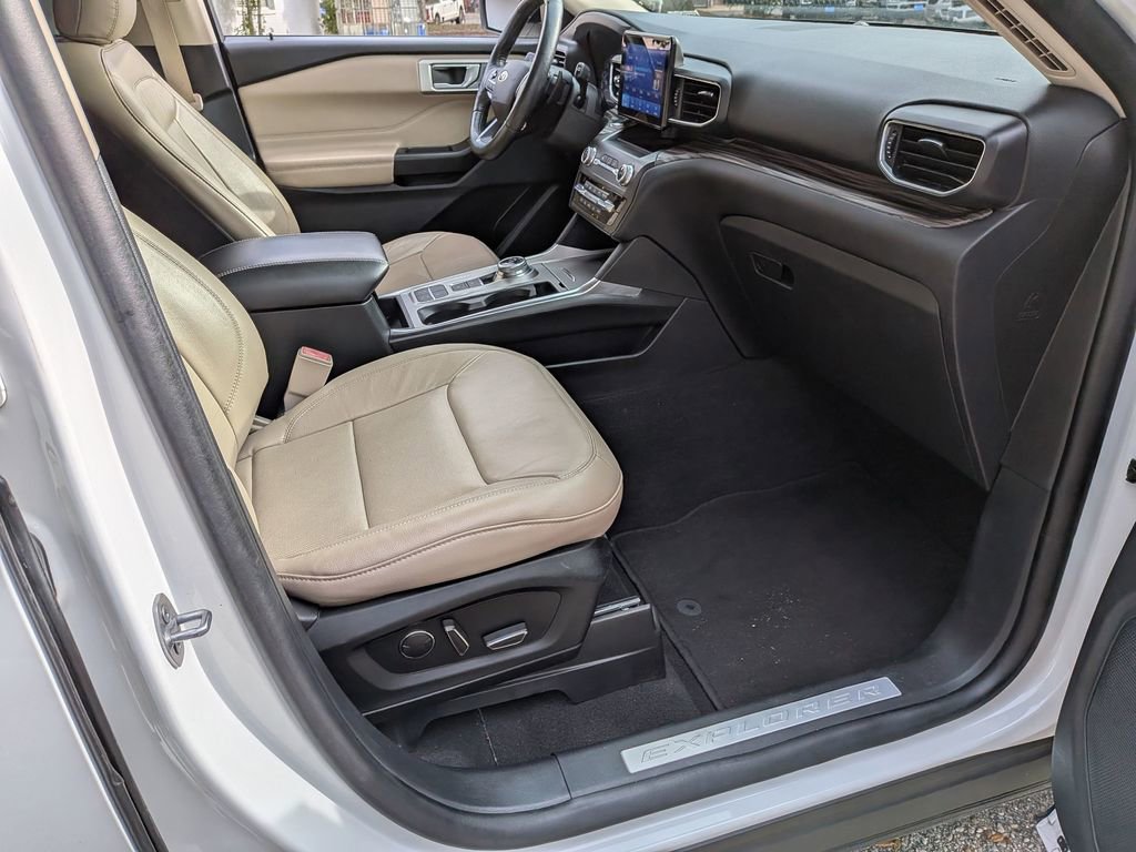 Used 2020 Ford Explorer Limited w/ Hybrid Equipment Group 310A image 32
