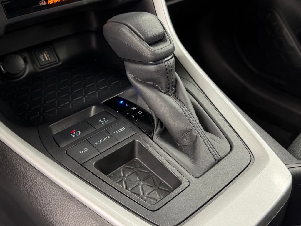 Certified 2025 Toyota RAV4 LE FWD image 29