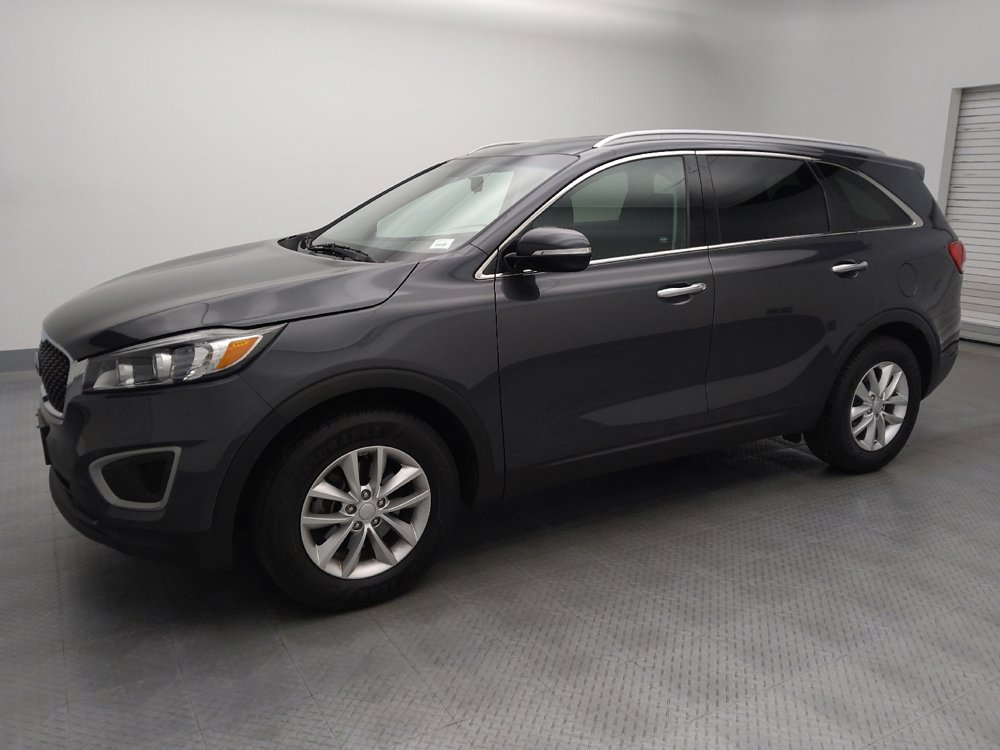 Used 2017 Kia Sorento LX image 2