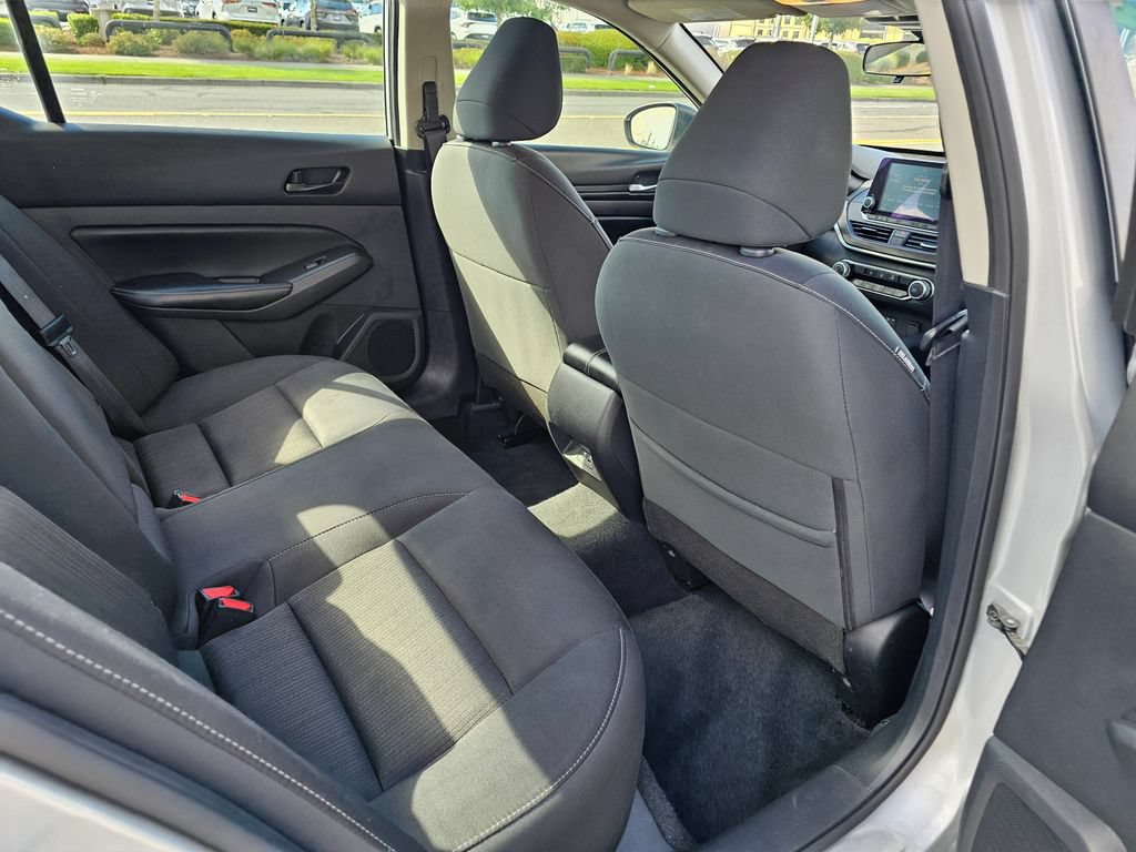 Used 2024 Nissan Altima 2.5 SV FWD image 15