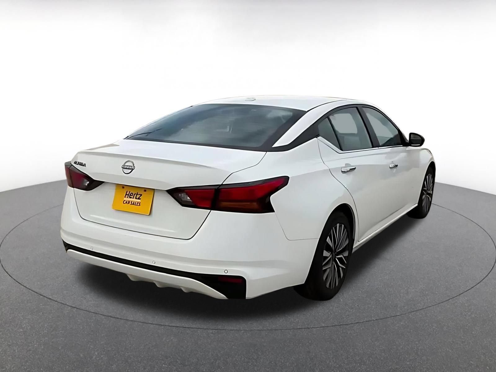 Used 2025 Nissan Altima 2.5 SV FWD image 9