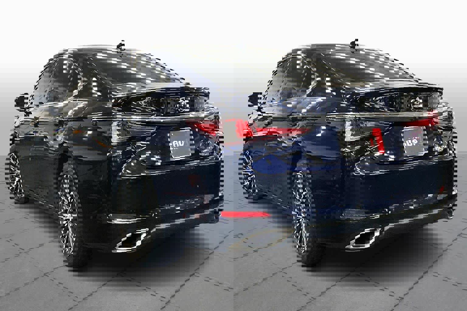 Used 2024 Lexus ES 350 w/ Premium Package image 12