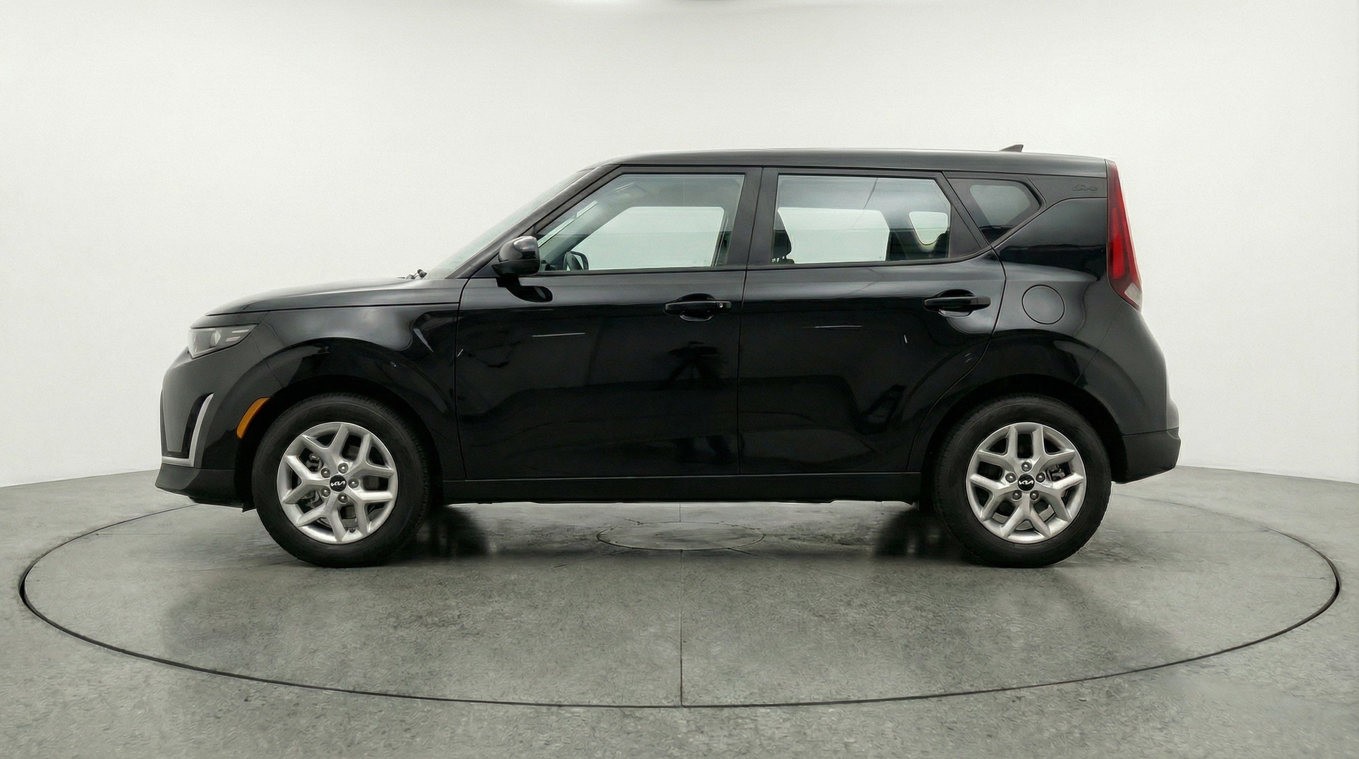 Used 2025 Kia Soul LX w/ LX Technology Package image 5