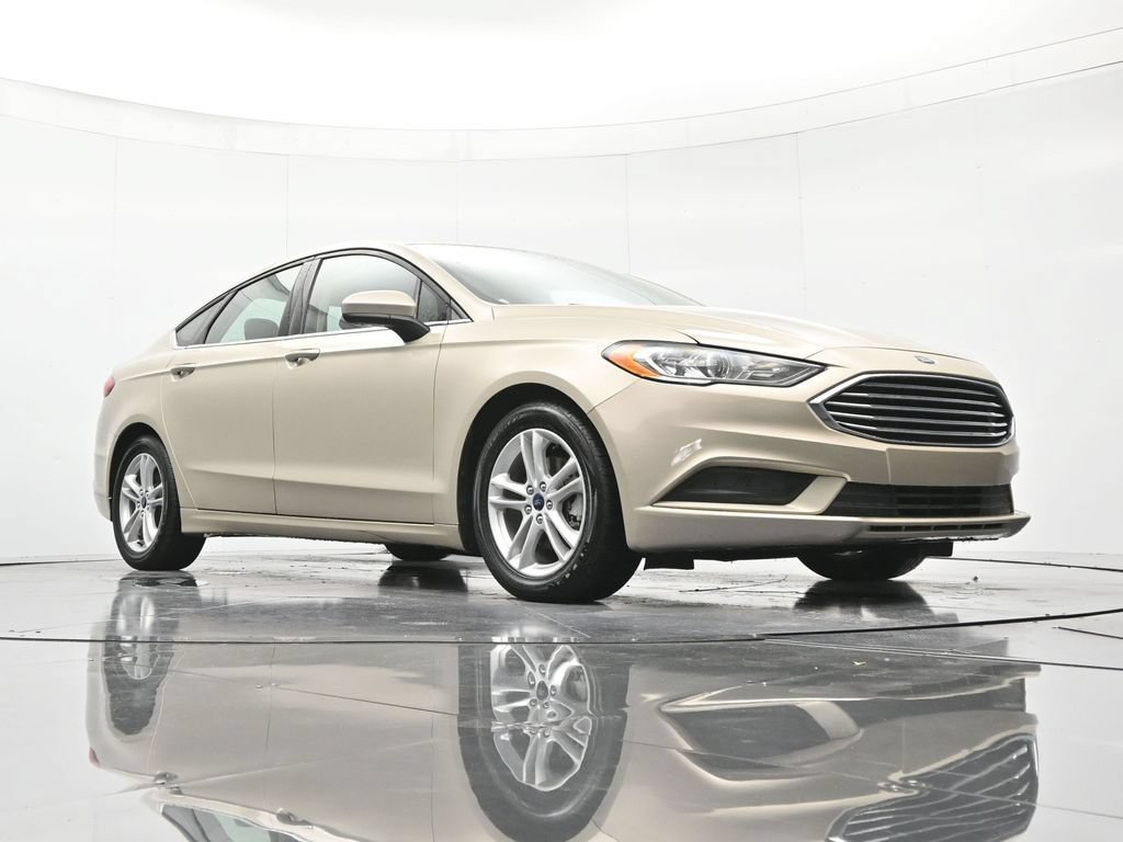 Used 2018 Ford Fusion SE w/ Fusion SE Technology Package FWD image 39